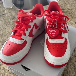 Nike Women’s/Kids Red, Pink and White Low-Top Sneakers with Heart Tag